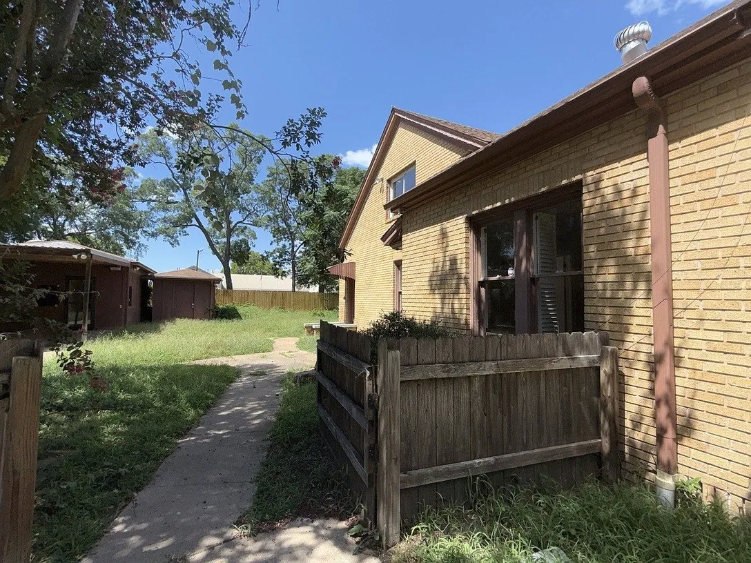 Athens, TX Home for Sale with 0.387-Acre Lot and Workshop photo 5