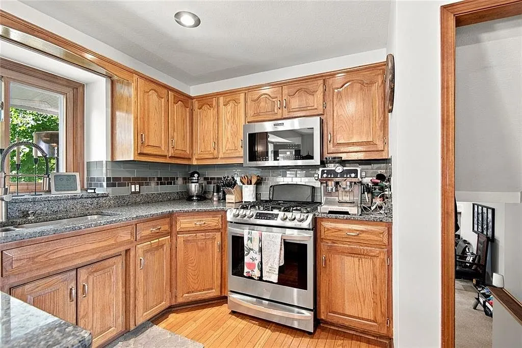 Updated 4-Bedroom Detached Home on a 0.69-Acre Lot in Kansas City, MO photo 10