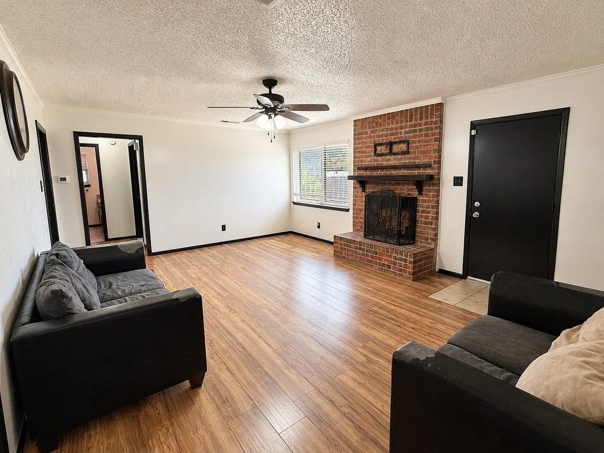 Burleson, TX 3-Bedroom Home with Pool and Covered Patio photo 5