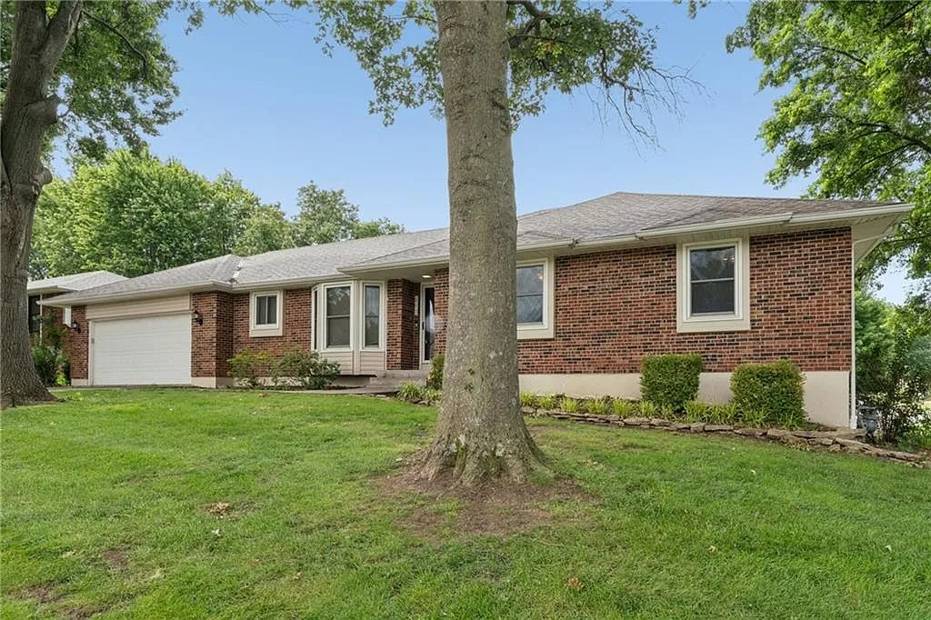 617 W Maple St, Raymore, MO 64083 | Corner-Lot Ranch Home with Pool photo 4