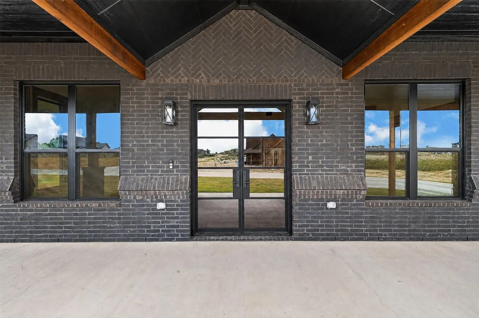 Nemo, Texas Country Home on 0.6 Acres with 3 Bedrooms photo 2