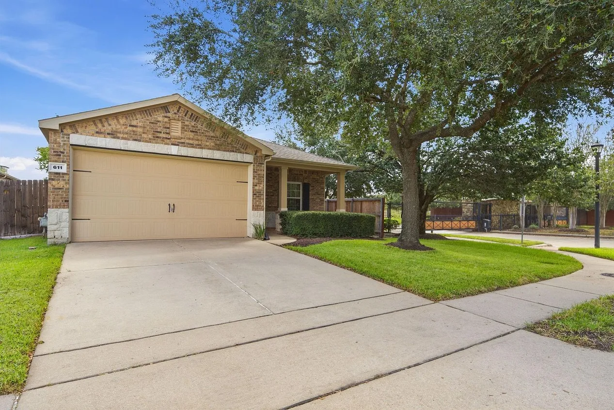 Katy, TX Corner-Lot Home for Sale with 3 Bedrooms and Covered Patio photo 3