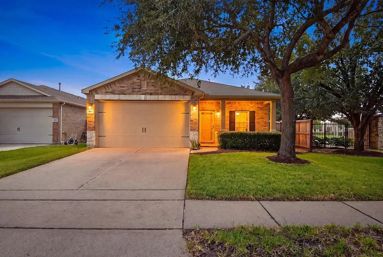 Katy, TX Corner-Lot Home for Sale with 3 Bedrooms and Covered Patio property photo