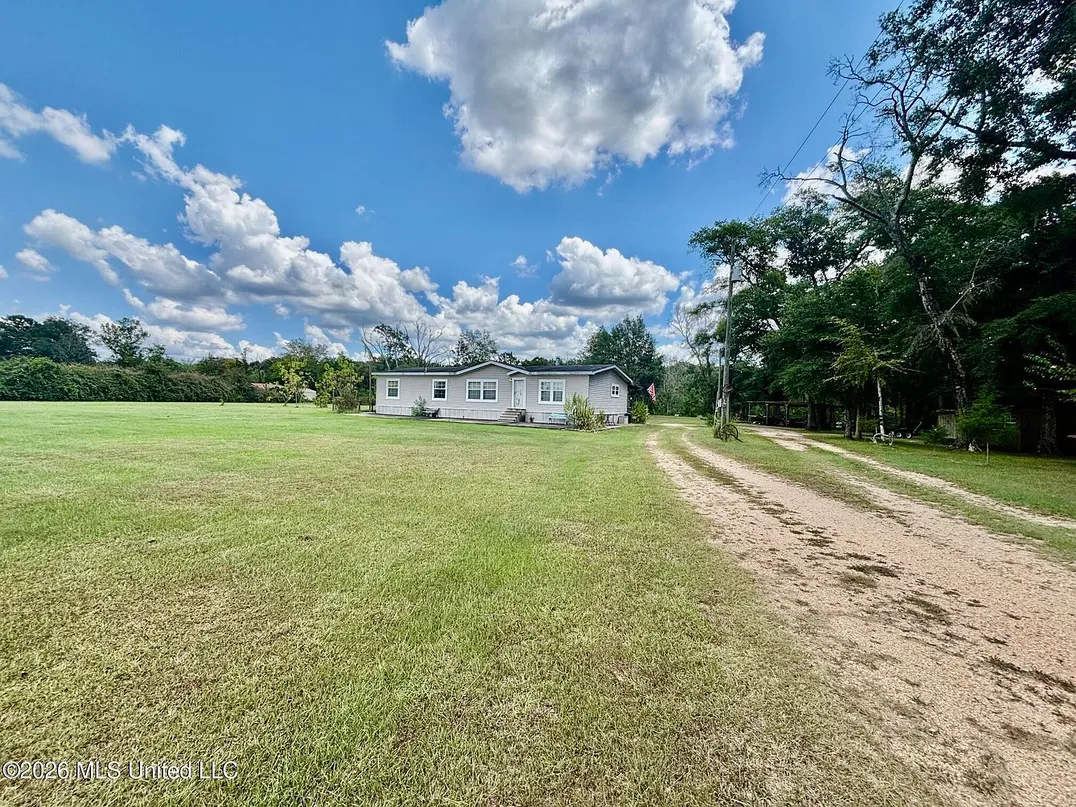 46 Pearl View Cir, Monticello, MS 39654: Riverfront Manufactured Home on 7 Acres photo 3