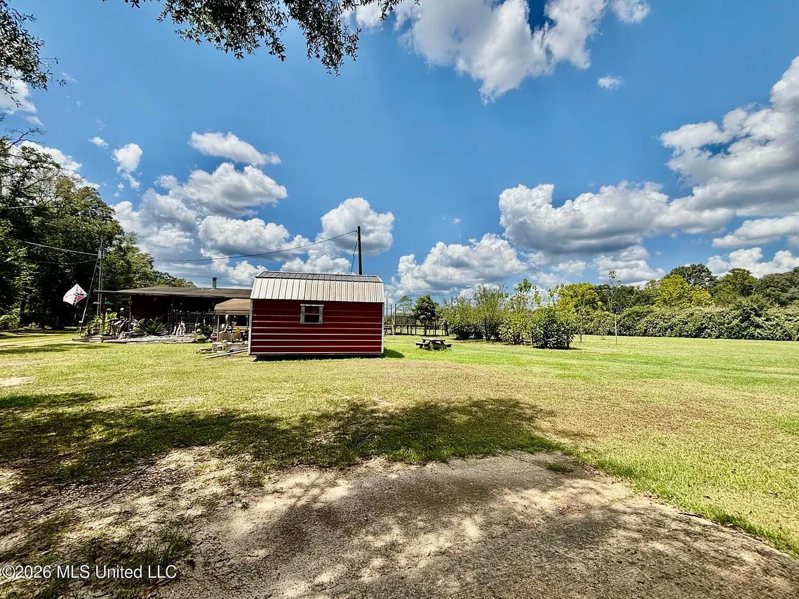 46 Pearl View Cir, Monticello, MS 39654: Riverfront Manufactured Home on 7 Acres photo 6