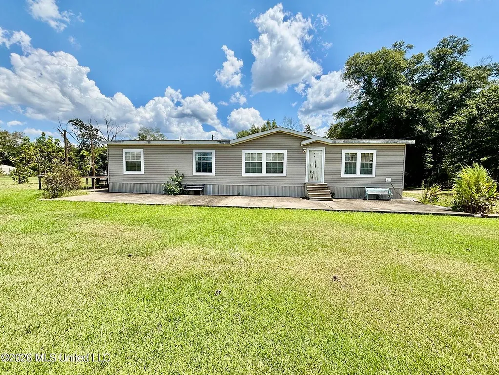 46 Pearl View Cir, Monticello, MS 39654: Riverfront Manufactured Home on 7 Acres photo 2