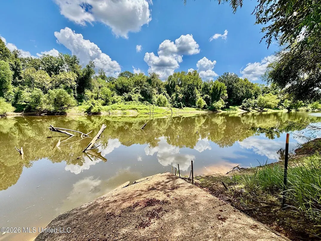 46 Pearl View Cir, Monticello, MS 39654: Riverfront Manufactured Home on 7 Acres photo 7