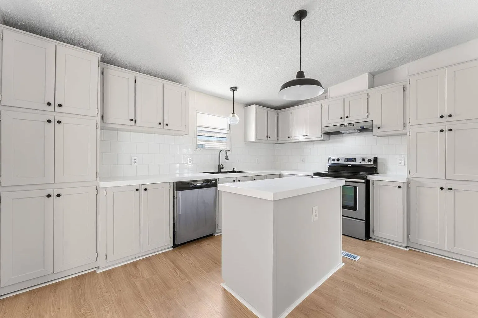 Updated 3-Bedroom Manufactured Home in Gated Lexington Place MHC, Keller, TX photo 6