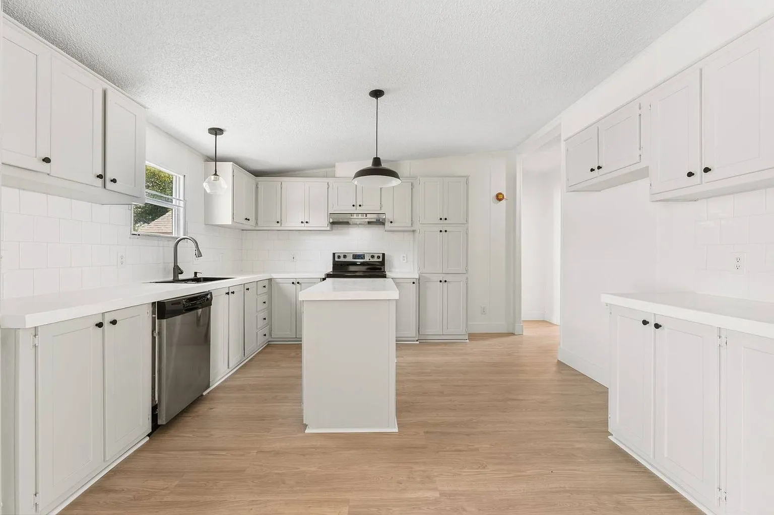 Updated 3-Bedroom Manufactured Home in Gated Lexington Place MHC, Keller, TX photo 4