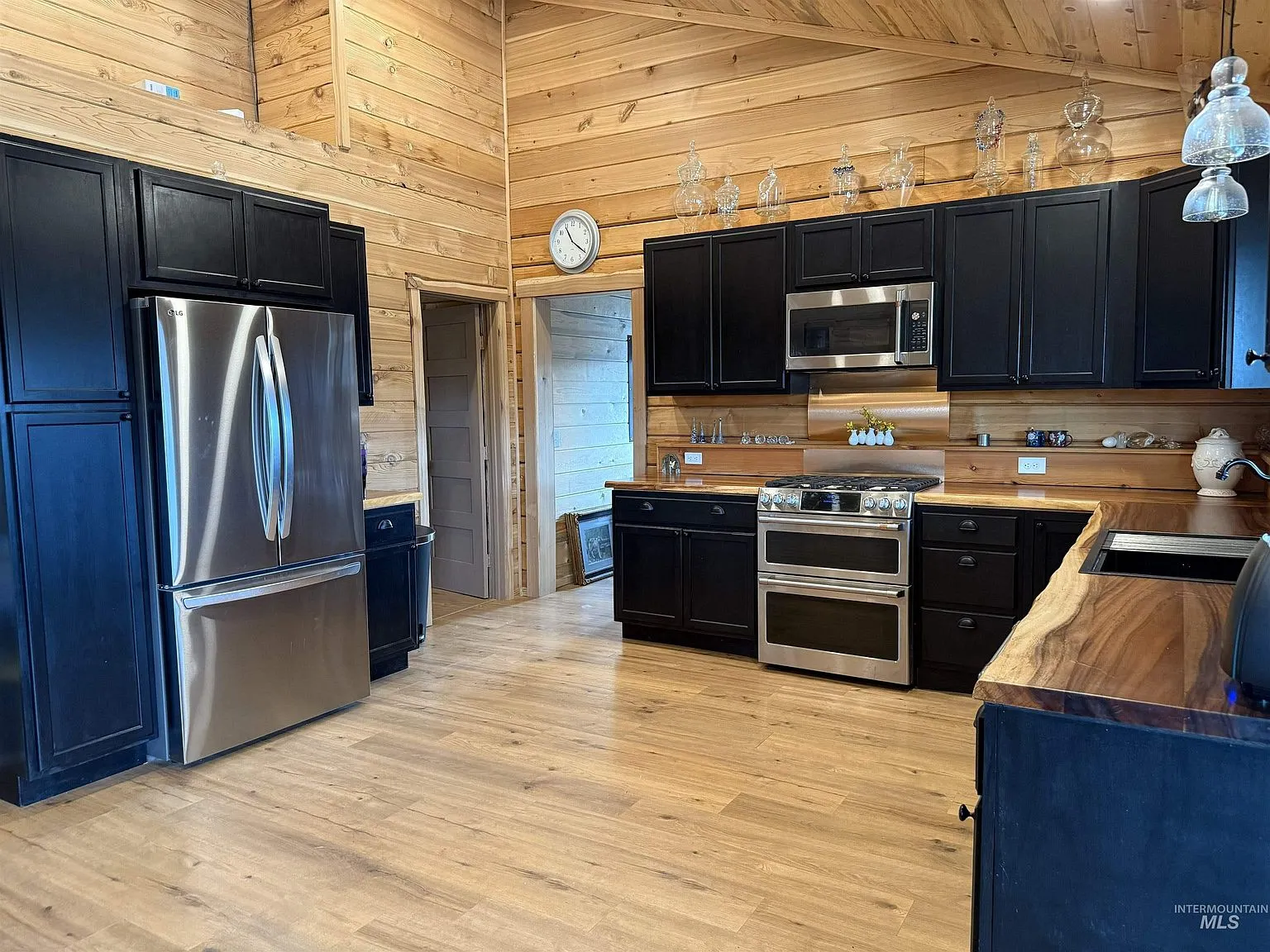 Cedar Log Country Home on 24.686 Acres near Harpster, Idaho County, ID photo 10