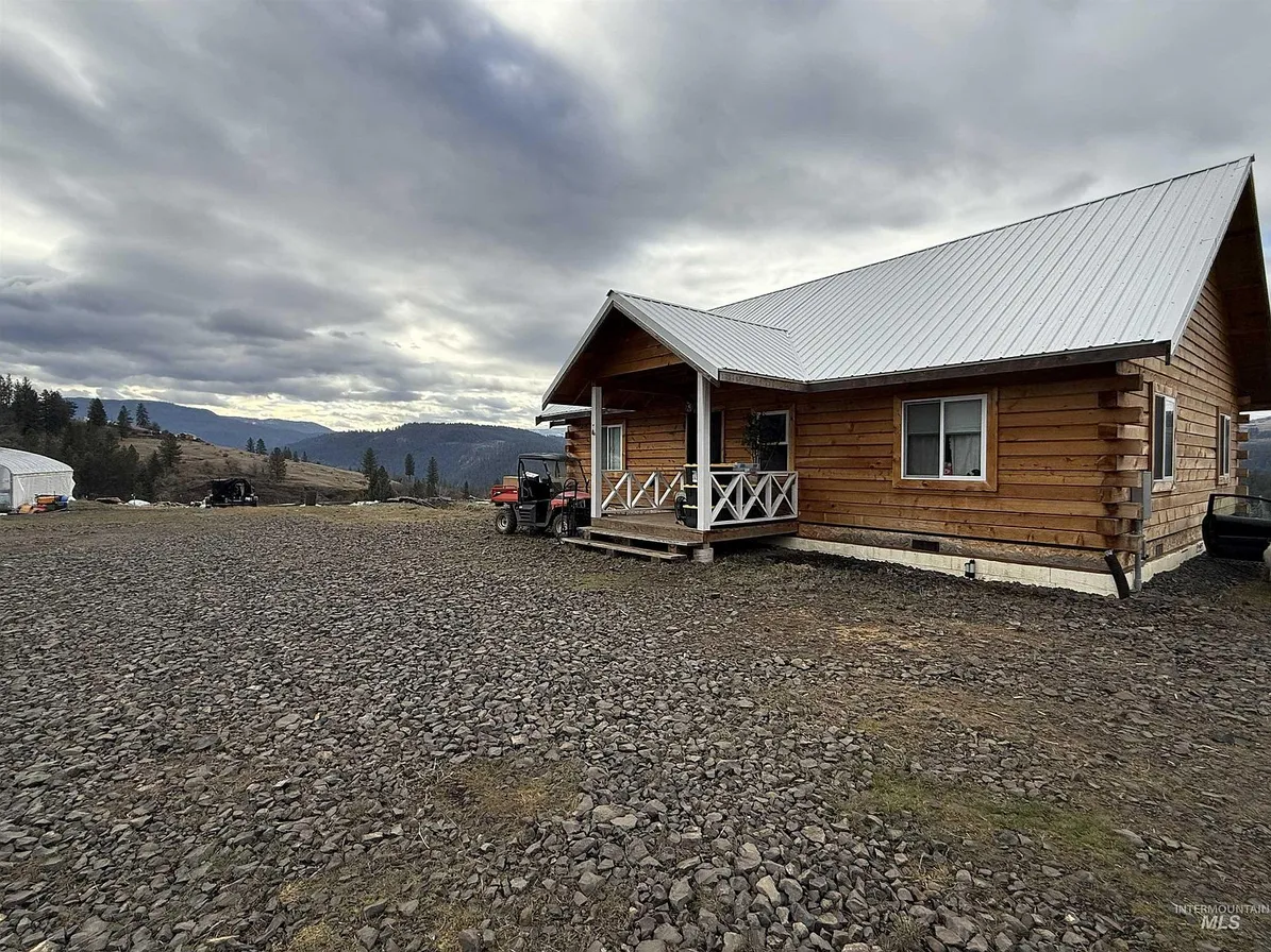 Cedar Log Country Home on 24.686 Acres near Harpster, Idaho County, ID photo 3