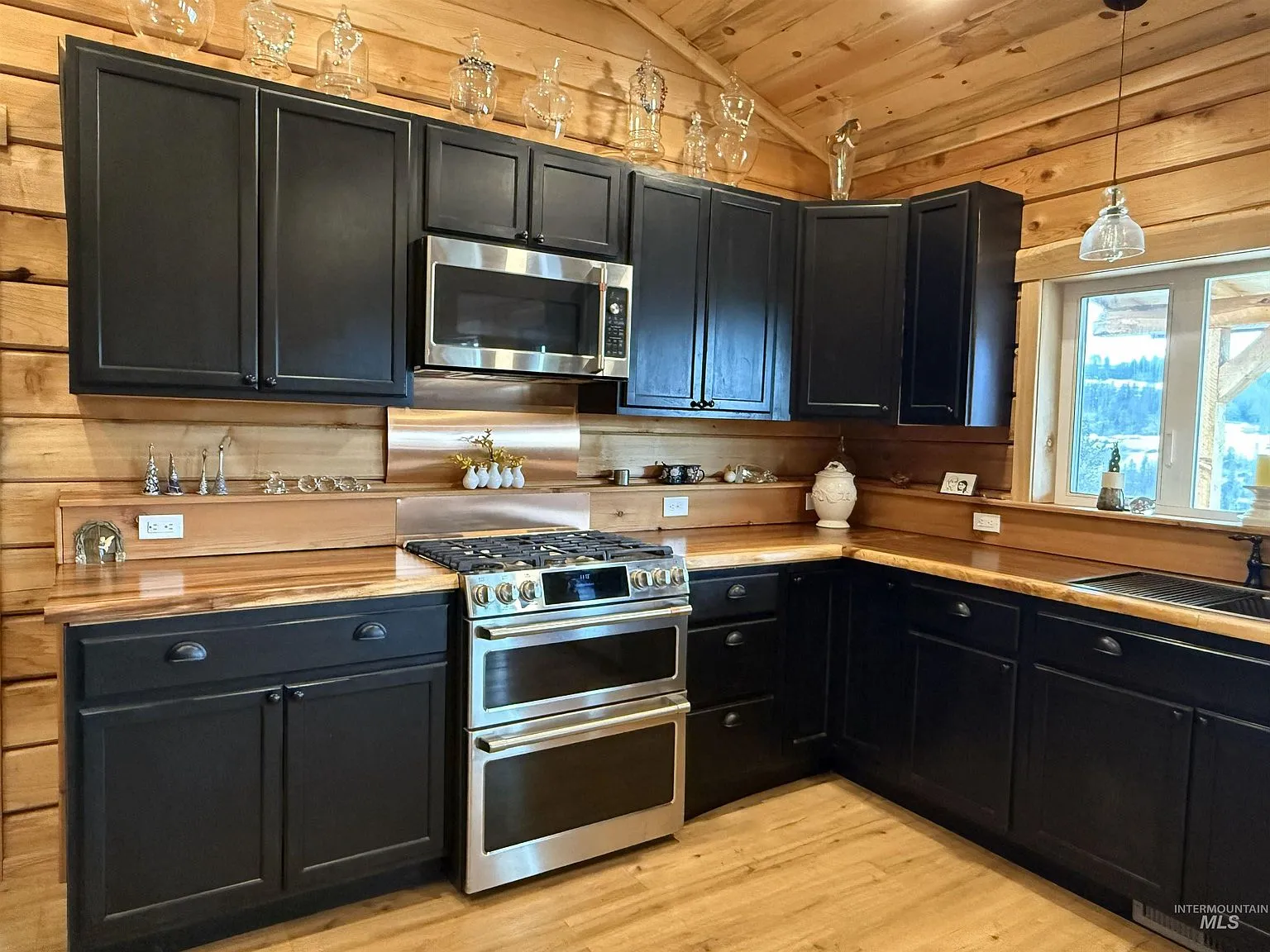Cedar Log Country Home on 24.686 Acres near Harpster, Idaho County, ID photo 9