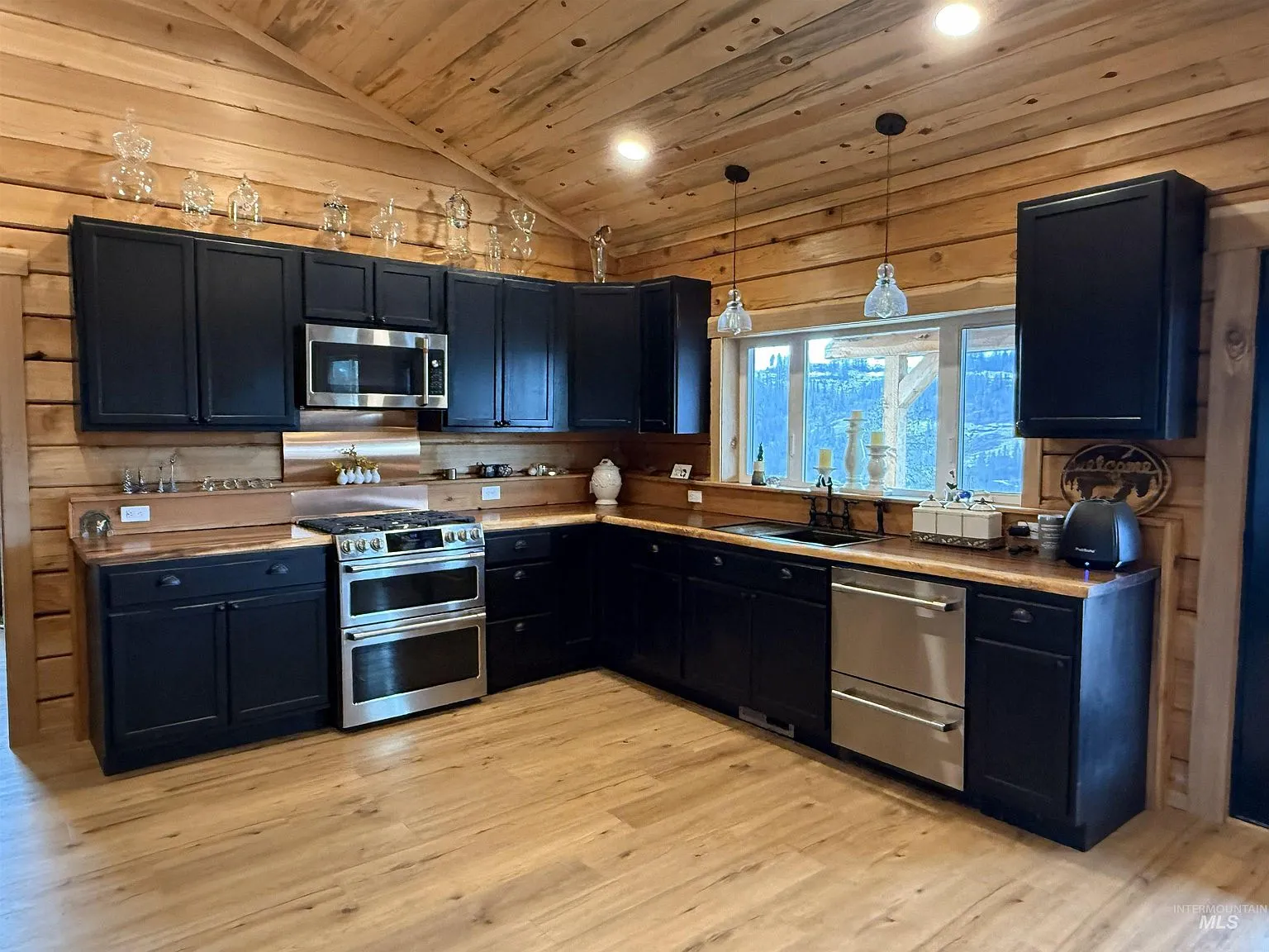 Cedar Log Country Home on 24.686 Acres near Harpster, Idaho County, ID photo 8