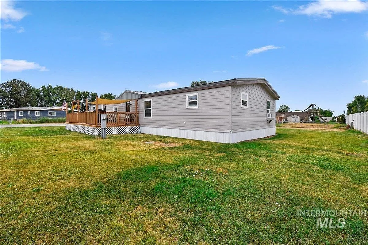 3-Bedroom Manufactured Home for Sale in Eagle, Idaho photo 4