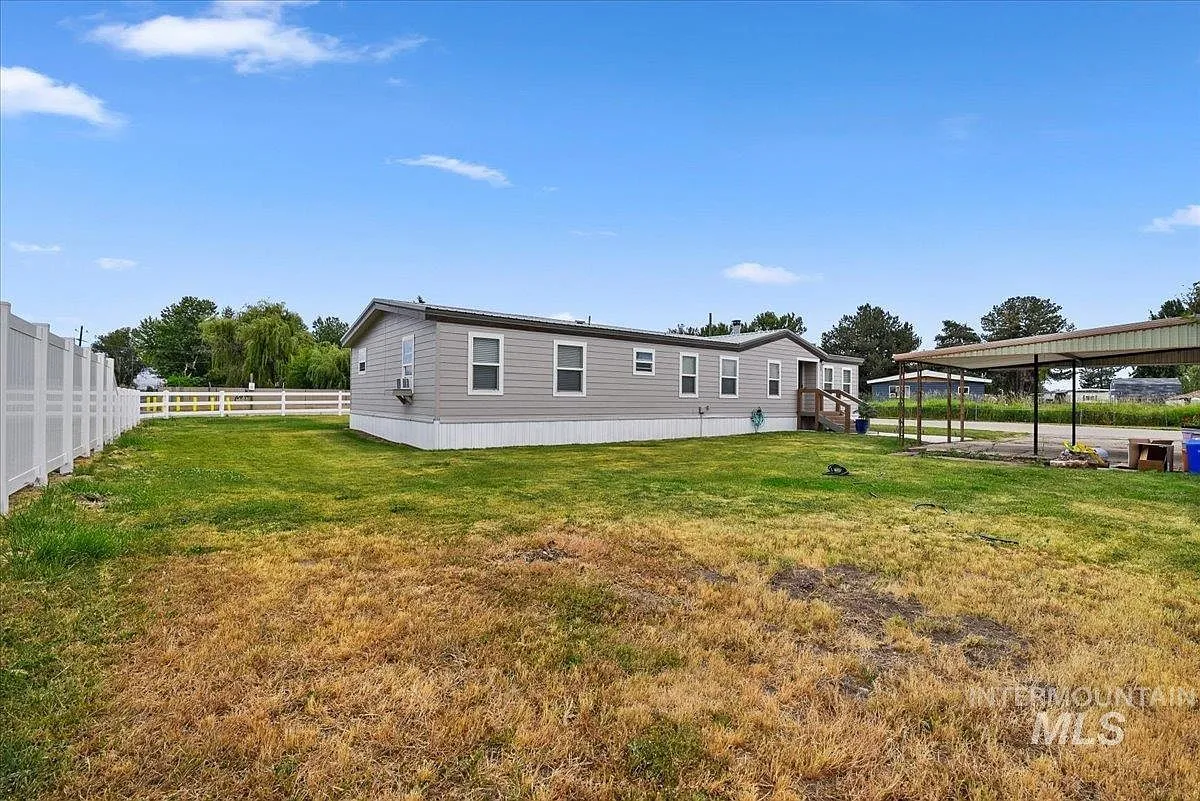 3-Bedroom Manufactured Home for Sale in Eagle, Idaho photo 5