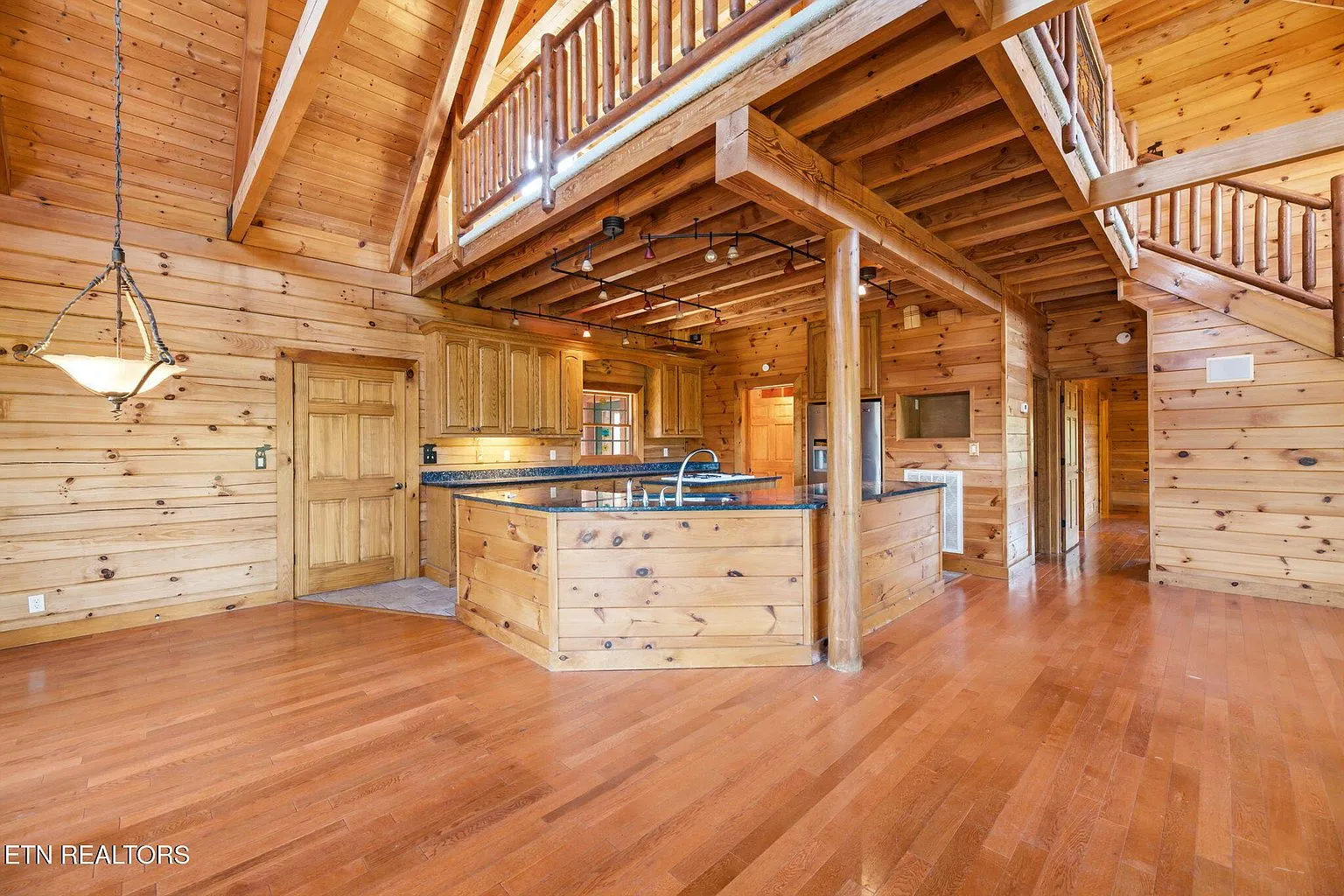 135 Marble Bluff Dr, Kingston, TN 37763 | Log-Style Home on 1.36 Acres photo 6