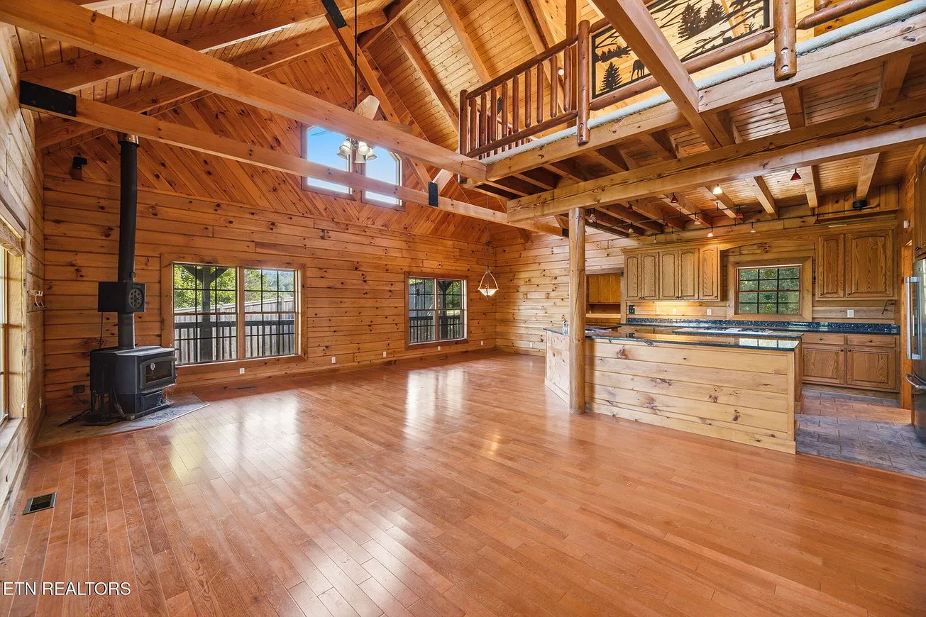 135 Marble Bluff Dr, Kingston, TN 37763 | Log-Style Home on 1.36 Acres photo 5