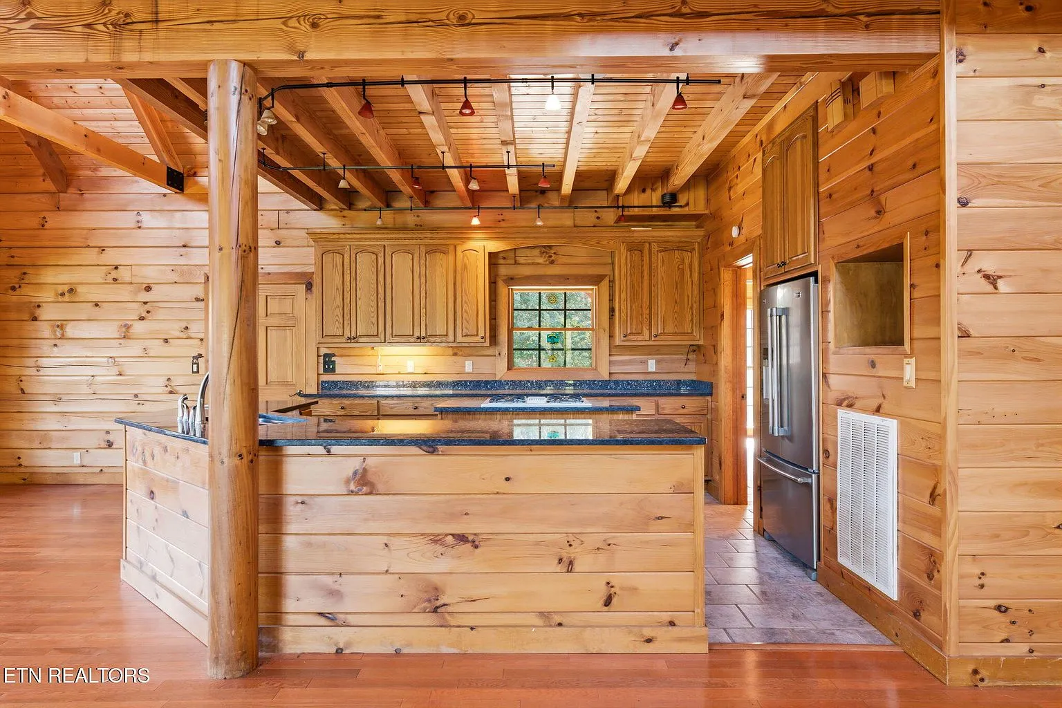 135 Marble Bluff Dr, Kingston, TN 37763 | Log-Style Home on 1.36 Acres photo 4
