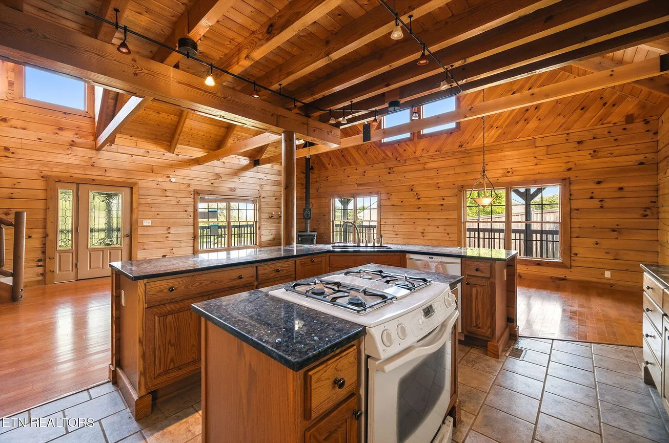 135 Marble Bluff Dr, Kingston, TN 37763 | Log-Style Home on 1.36 Acres photo 2