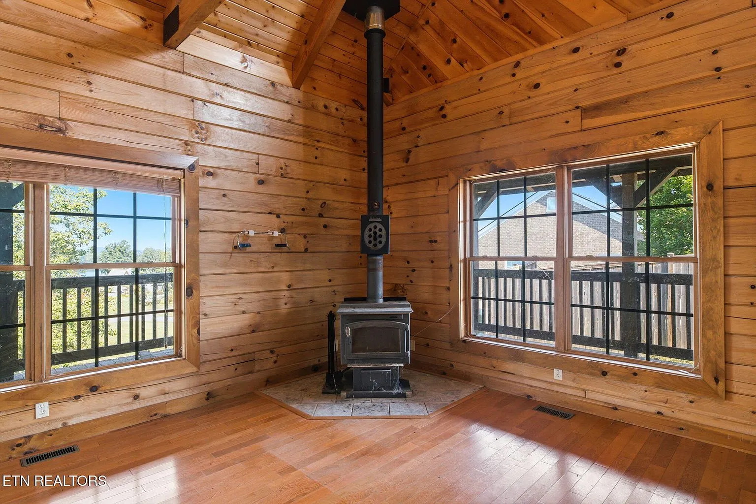 135 Marble Bluff Dr, Kingston, TN 37763 | Log-Style Home on 1.36 Acres photo 8