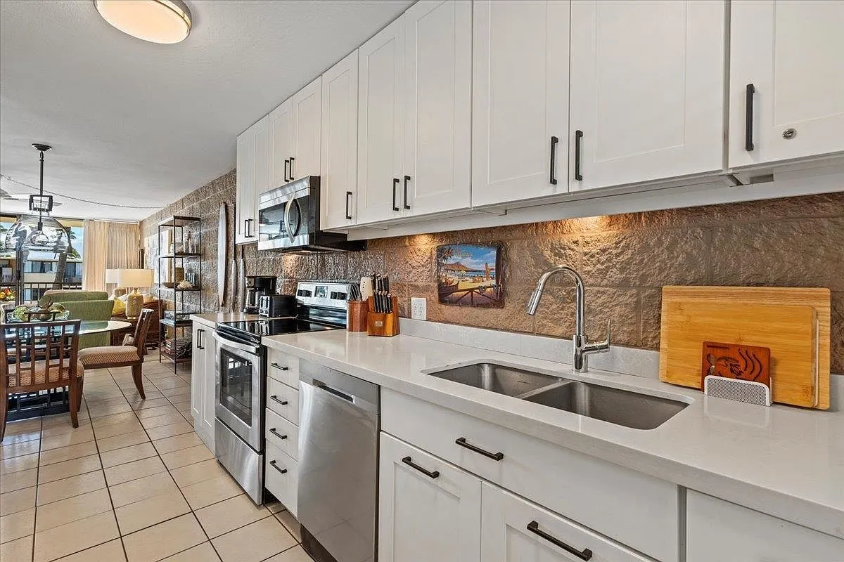 Kanai A Nalu 407: Top-Floor Ocean-View Condo in Wailuku, Maui photo 5