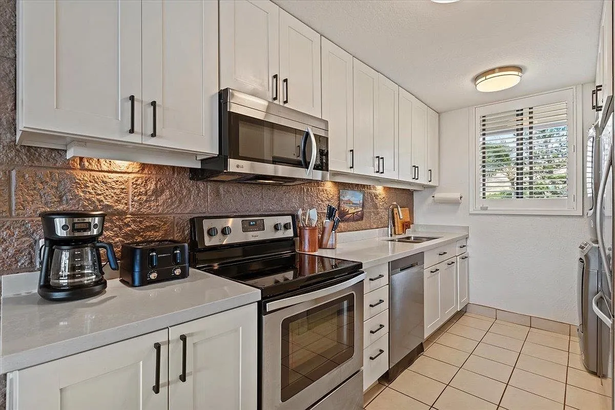 Kanai A Nalu 407: Top-Floor Ocean-View Condo in Wailuku, Maui photo 3
