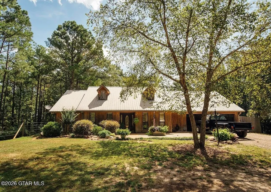 495 Austin Place: 14.28-Acre Rural Home for Sale in French Camp, Mississippi