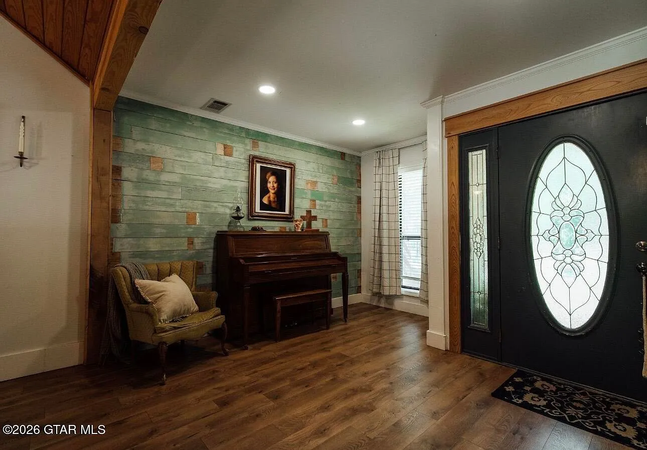 495 Austin Place: 14.28-Acre Rural Home for Sale in French Camp, Mississippi photo 5