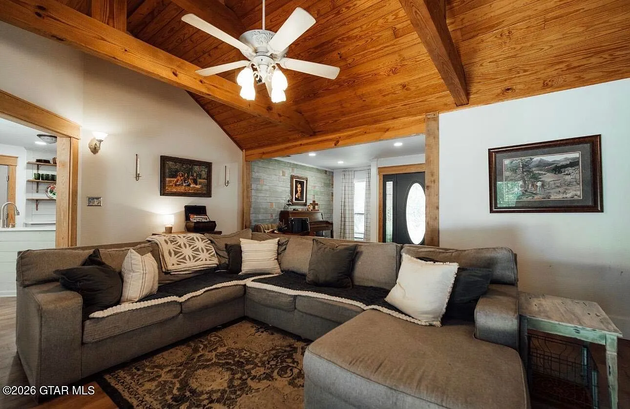 495 Austin Place: 14.28-Acre Rural Home for Sale in French Camp, Mississippi photo 4