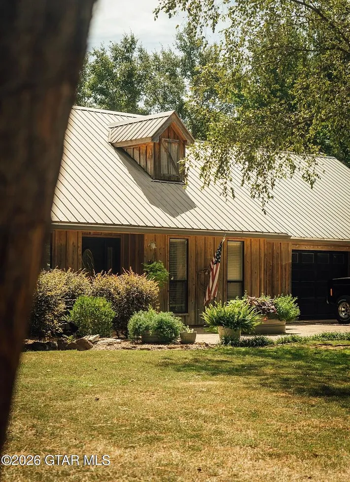495 Austin Place: 14.28-Acre Rural Home for Sale in French Camp, Mississippi photo 3