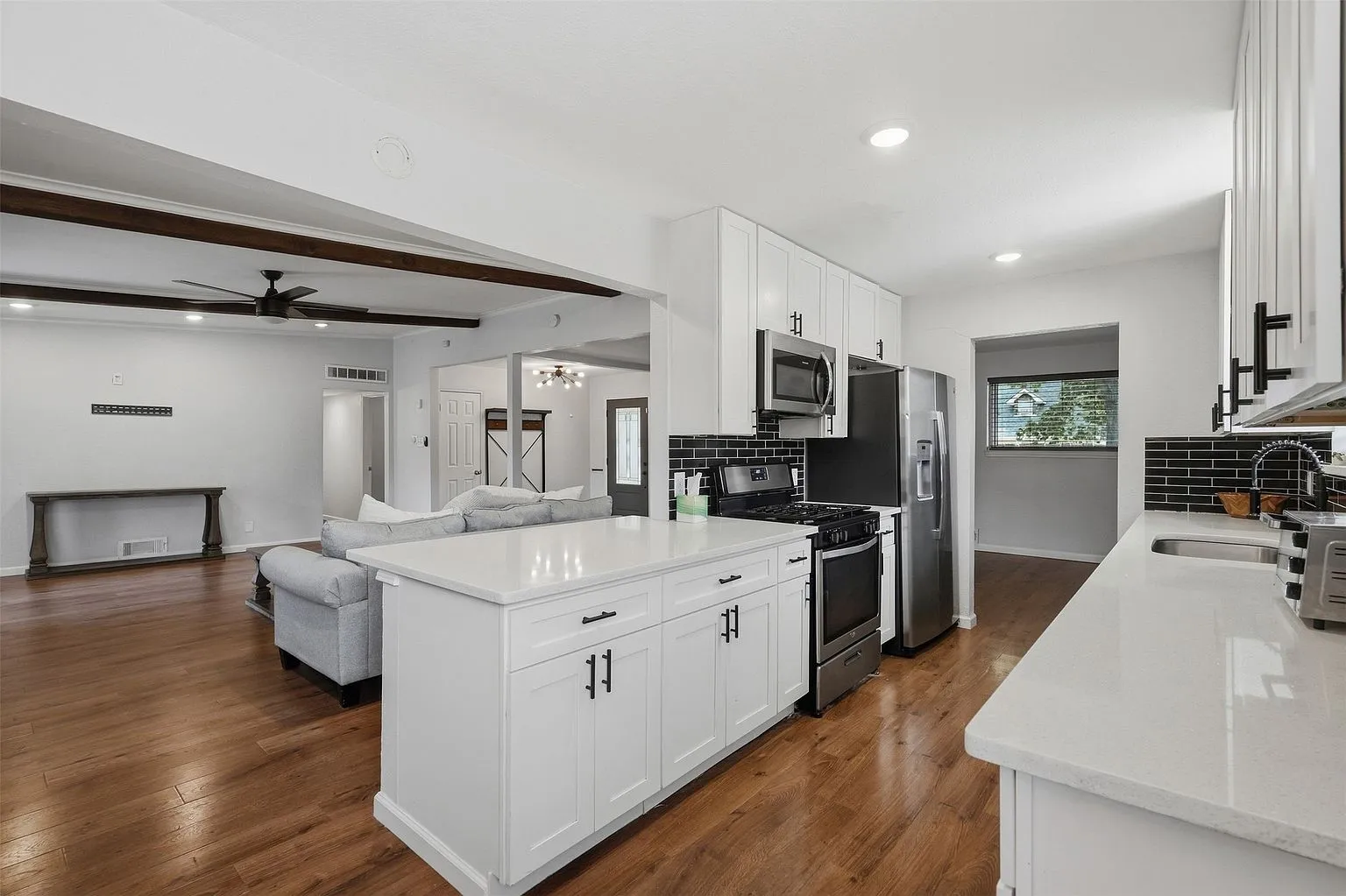 Four-Bedroom Home with 2,044 Sq Ft in Dallas, Texas photo 6
