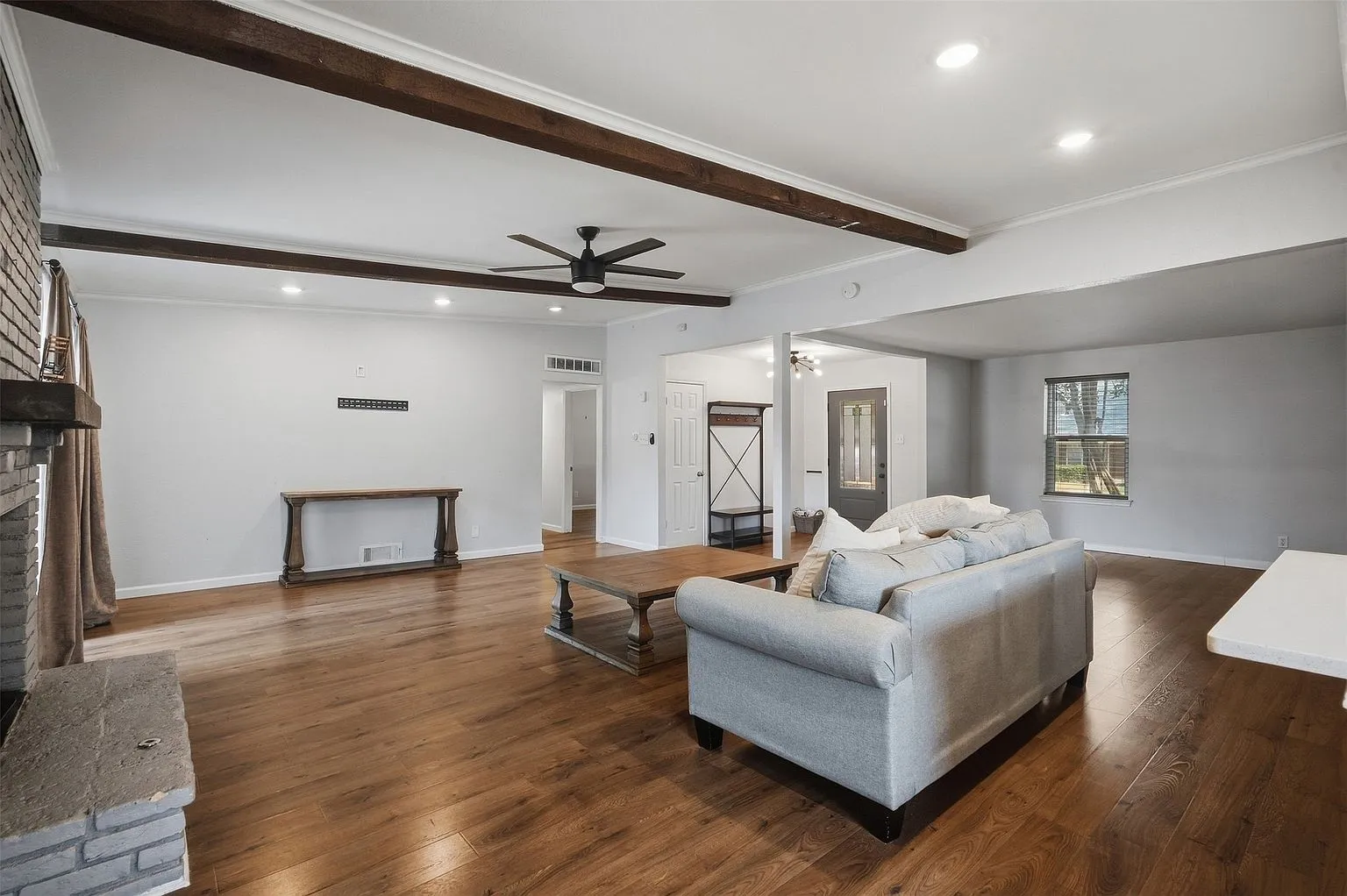 Four-Bedroom Home with 2,044 Sq Ft in Dallas, Texas photo 5