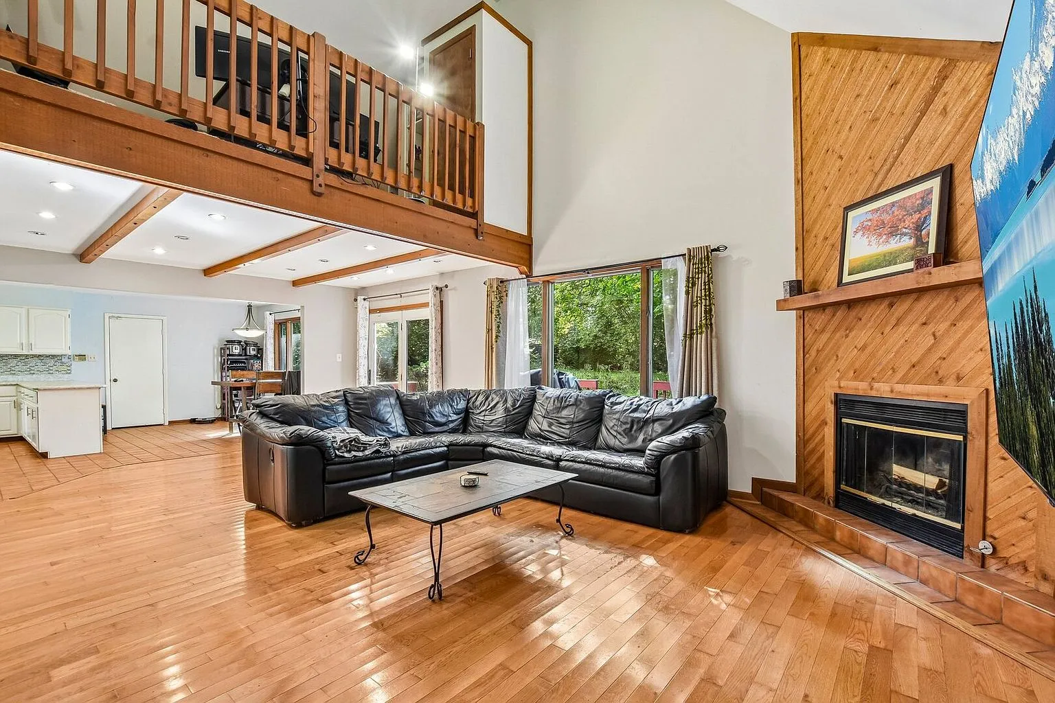 3007 Garden Ln, Crystal Lake, IL 60012: Spacious 4-Bedroom Home with Backyard and Remodeling Potential photo 4