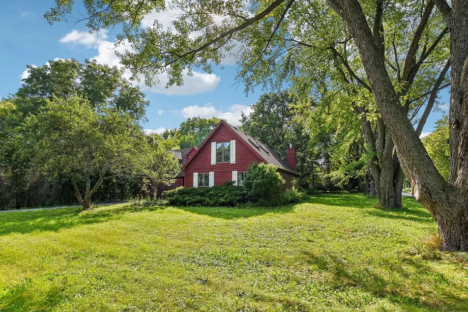 3007 Garden Ln, Crystal Lake, IL 60012: Spacious 4-Bedroom Home with Backyard and Remodeling Potential photo 2