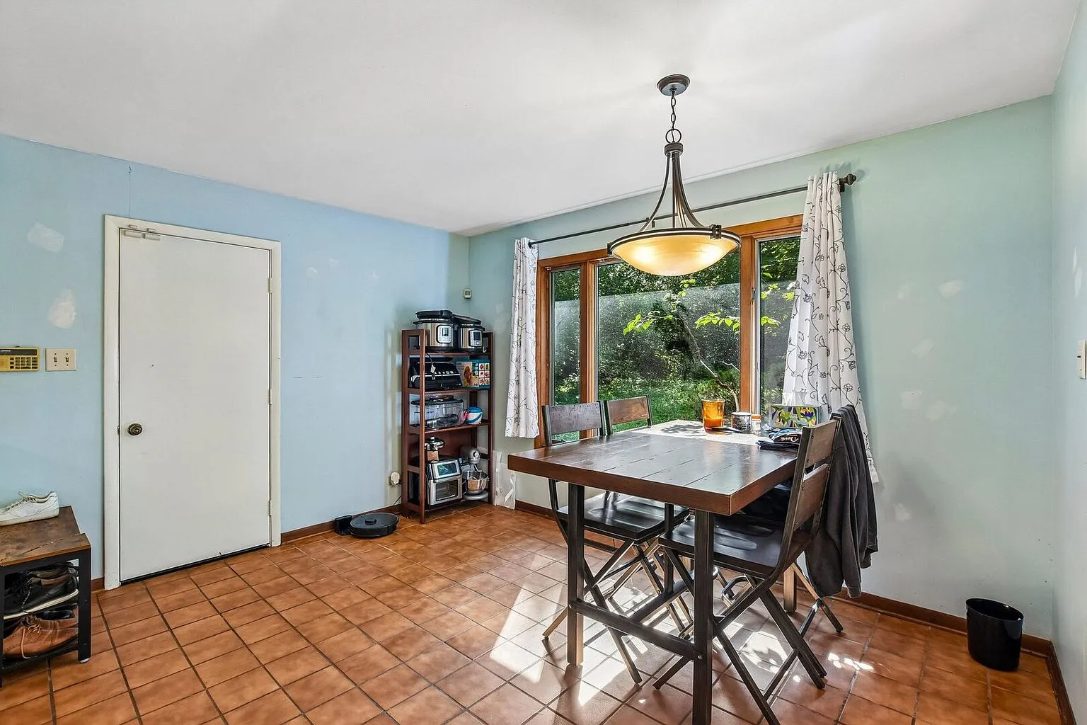 3007 Garden Ln, Crystal Lake, IL 60012: Spacious 4-Bedroom Home with Backyard and Remodeling Potential photo 8