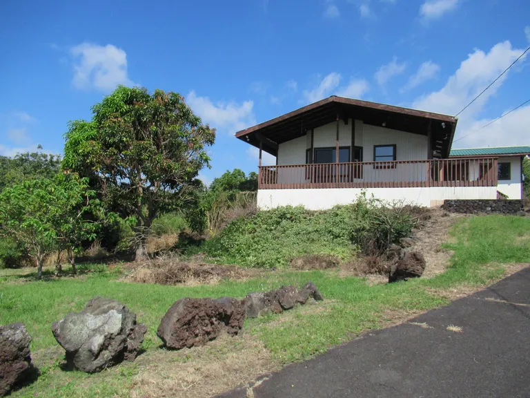 Ocean View, Hawaii Custom Home for Sale with 1.001-Acre Lot and Ocean-View Deck property photo