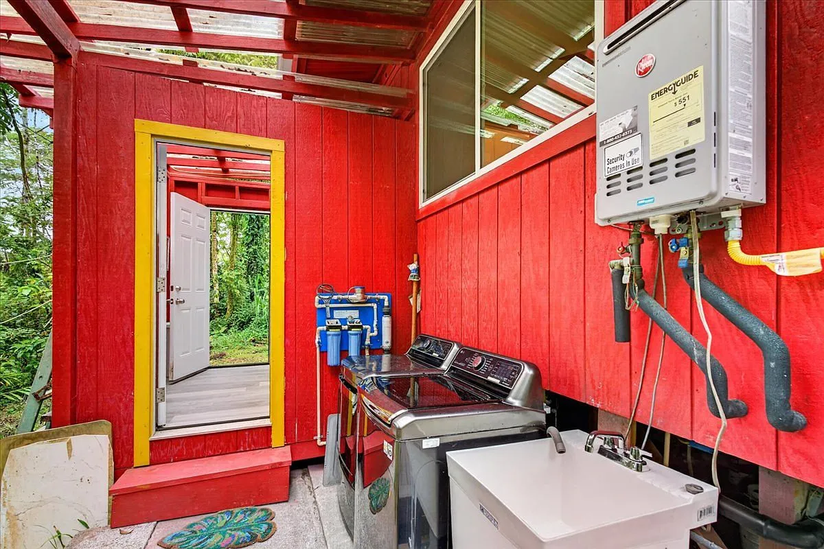 Private Four-Bedroom Island Compound on One Acre in Keaau, Hawaii photo 10