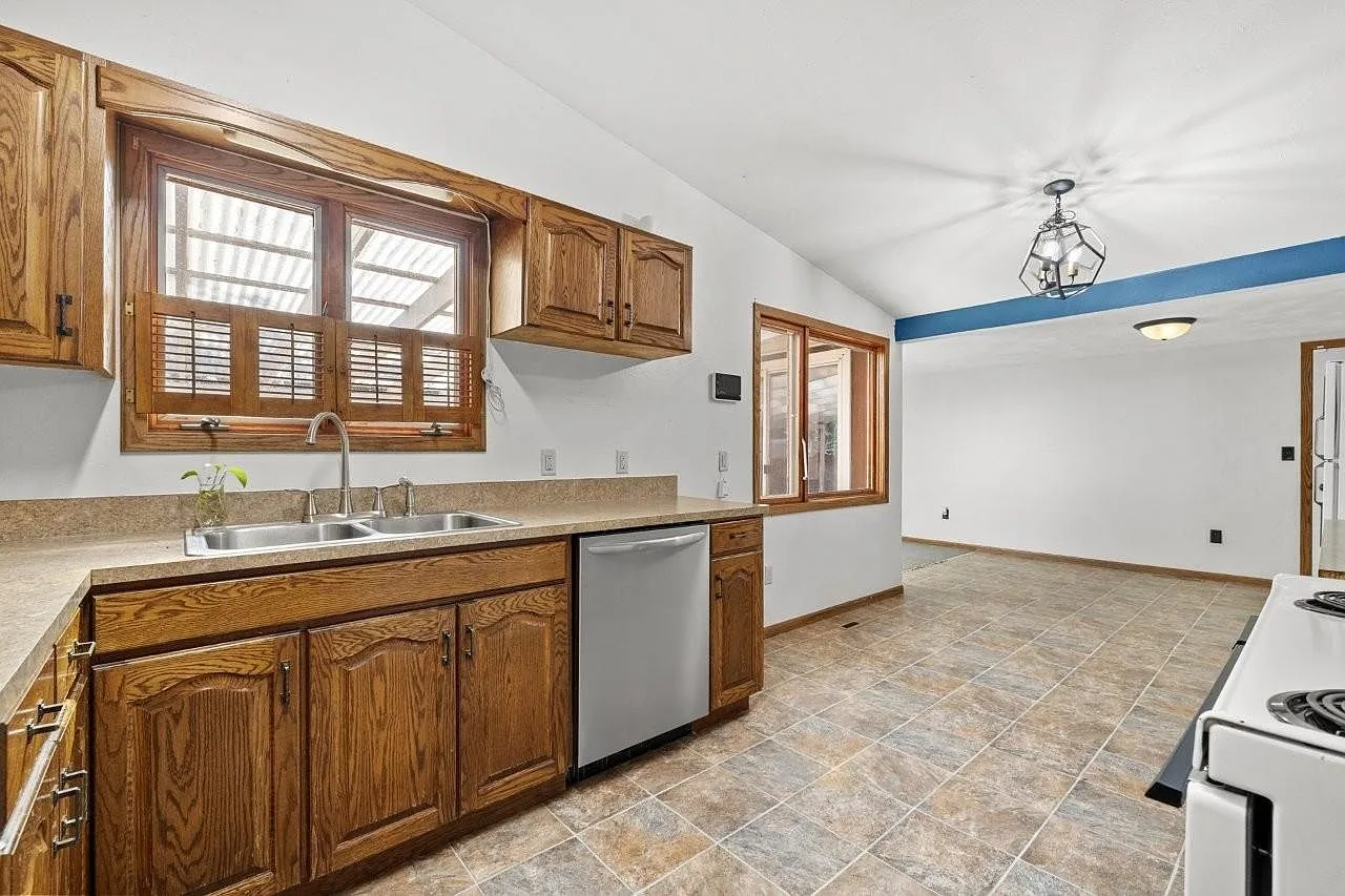 3-Bedroom Ranch-Style Home for Sale at 2609 1st Ave SW, Minot, ND photo 10