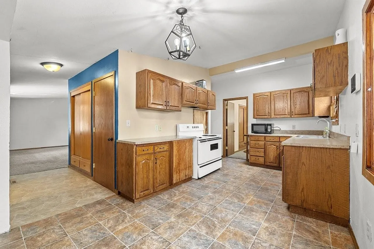 3-Bedroom Ranch-Style Home for Sale at 2609 1st Ave SW, Minot, ND photo 8
