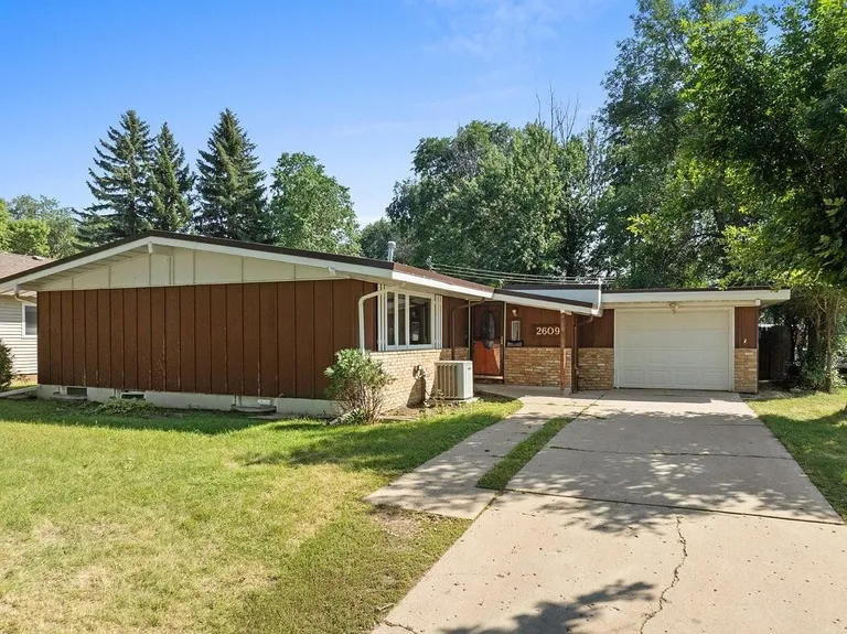 3-Bedroom Ranch-Style Home for Sale at 2609 1st Ave SW, Minot, ND property photo