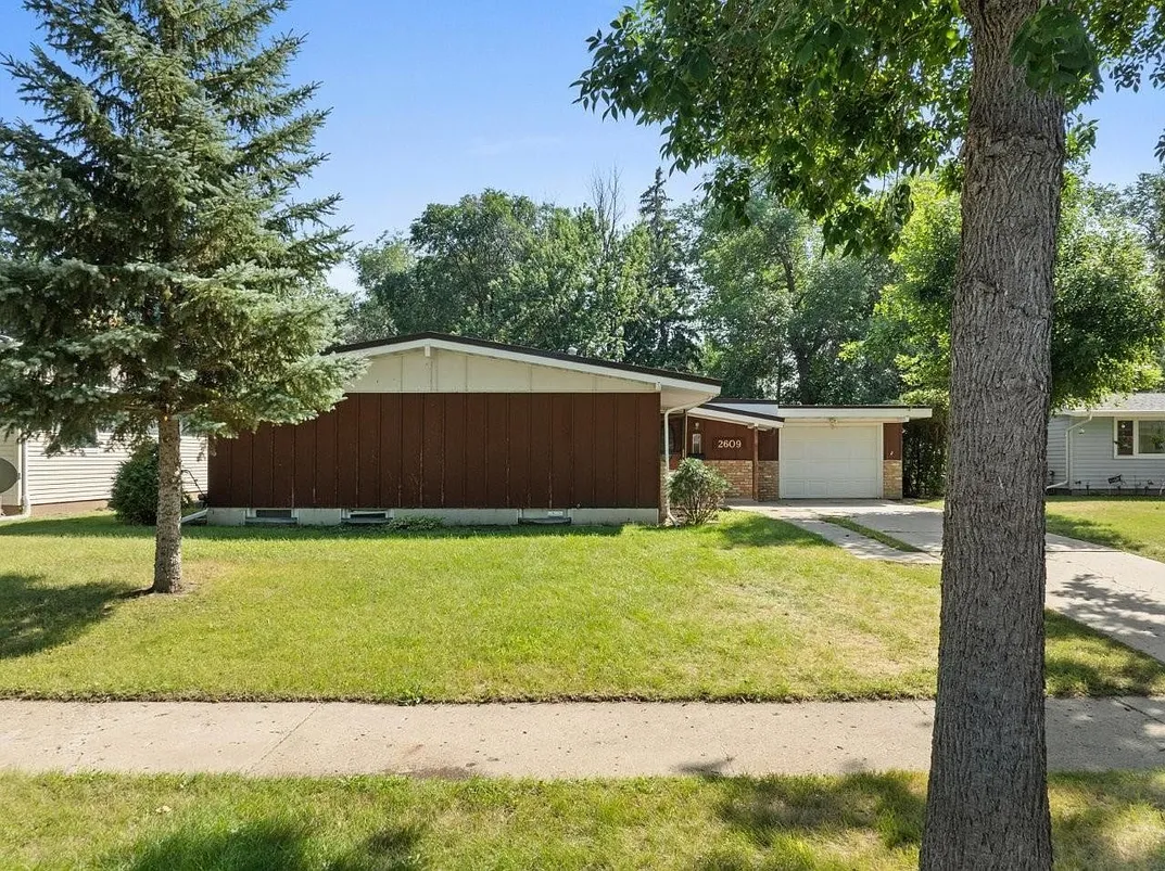 3-Bedroom Ranch-Style Home for Sale at 2609 1st Ave SW, Minot, ND photo 2