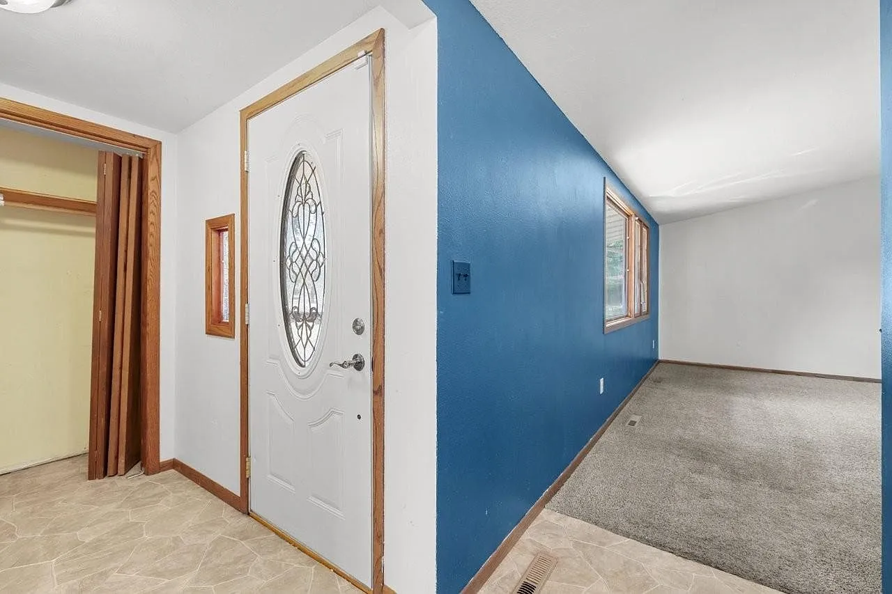 3-Bedroom Ranch-Style Home for Sale at 2609 1st Ave SW, Minot, ND photo 4