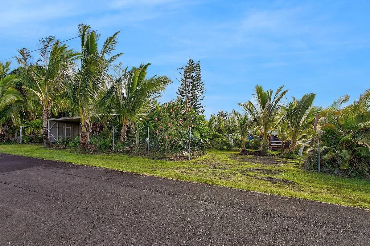 Pahoa, HI Yurt Studio Home with 7,500 sq ft Lot for Sale photo 3