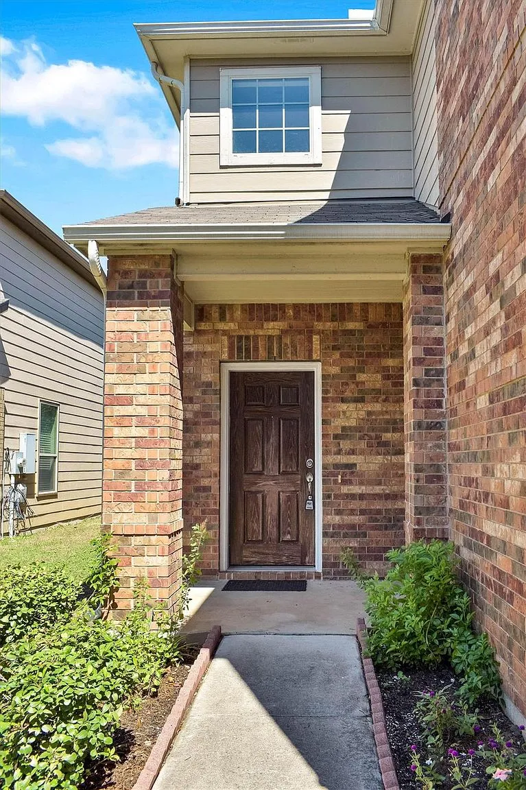 Austin, TX 3-Bedroom Home with 2,240 Sq Ft for Sale photo 3