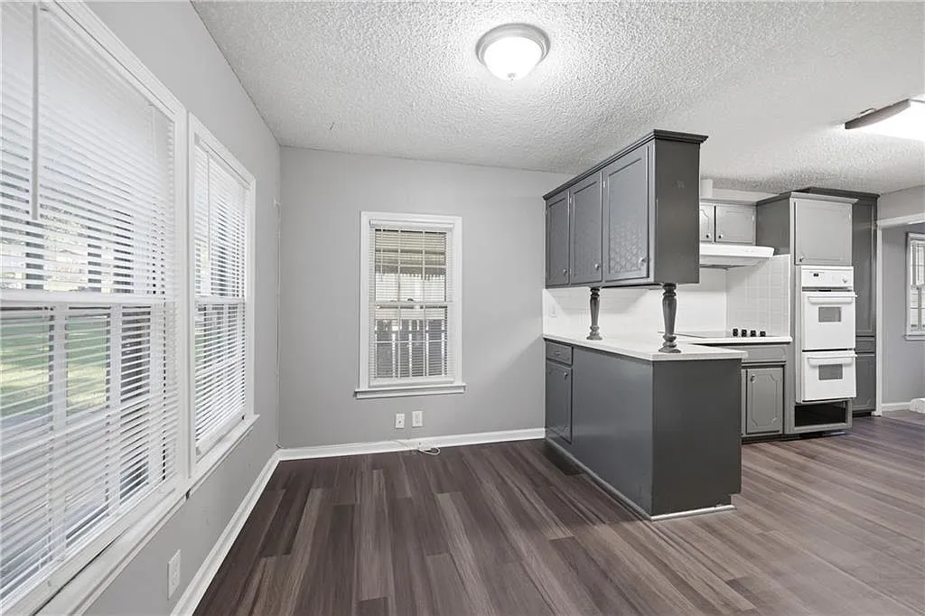 5-Bedroom Home with Finished Basement for Sale in Raytown, Missouri photo 6