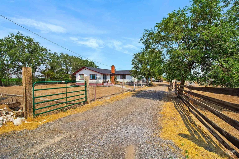 Castleford, Idaho One-Acre Country Home with 4 Bedrooms property photo