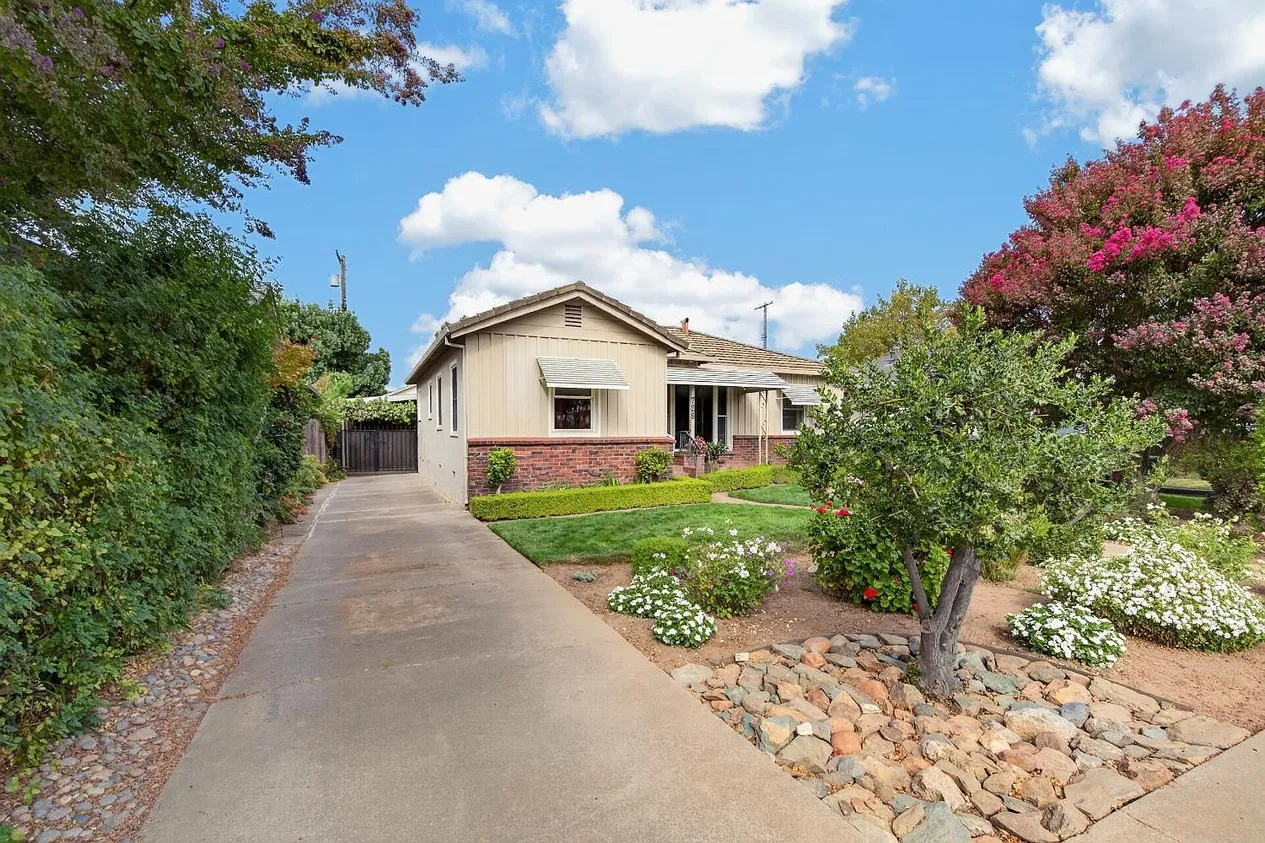 Charming 3-Bedroom Home for Sale at 729 Howard Street in Lodi, California photo 3