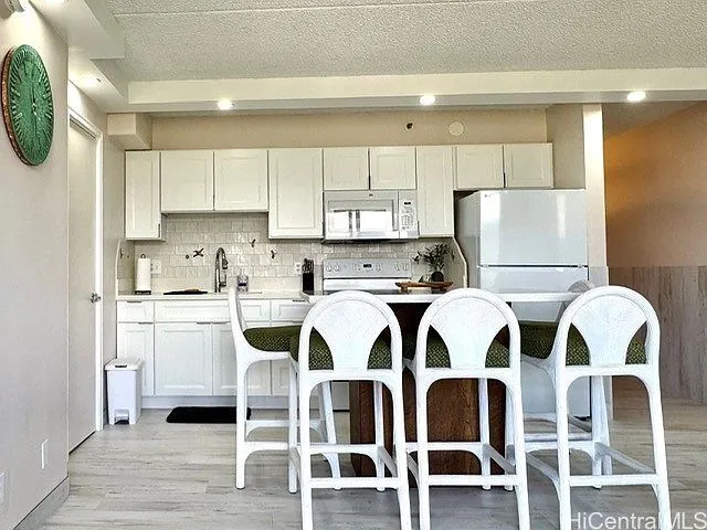 Renovated Waikiki Banyan 1-Bedroom Condo with Legal Short-Term Rental Use photo 5