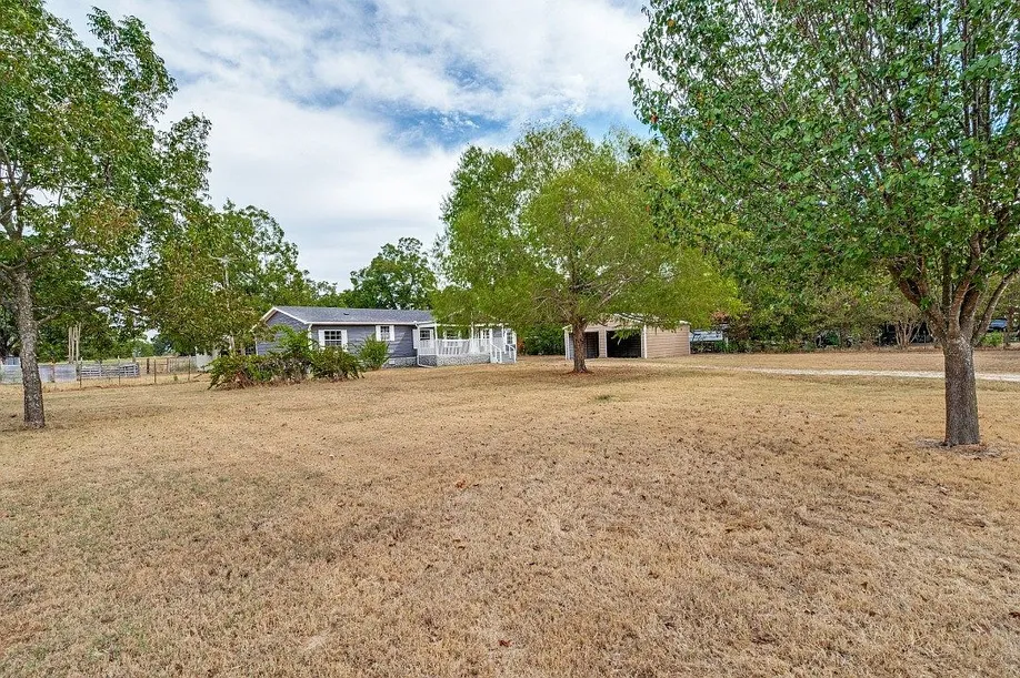 Campbell, TX Manufactured Home on 1.973 Acres with 3 Bedrooms photo 3
