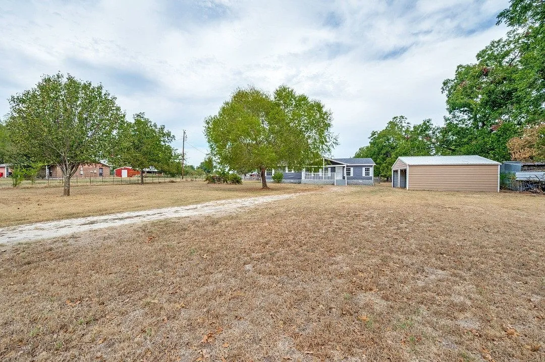 Campbell, TX Manufactured Home on 1.973 Acres with 3 Bedrooms photo 2